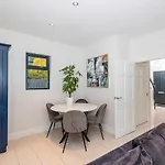 Castle Hideaway Holiday home *